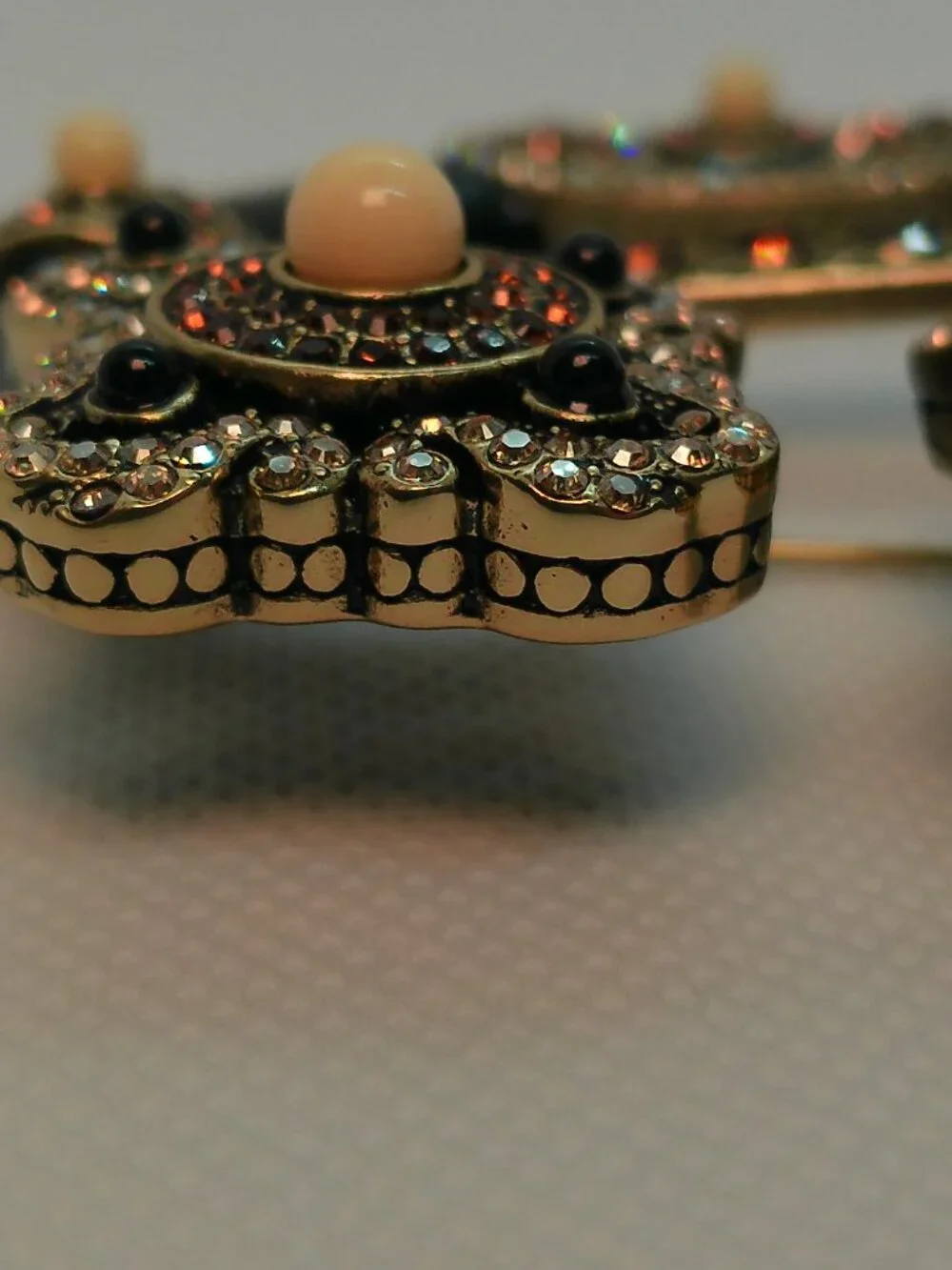 Brooch HEIDI DAUS 